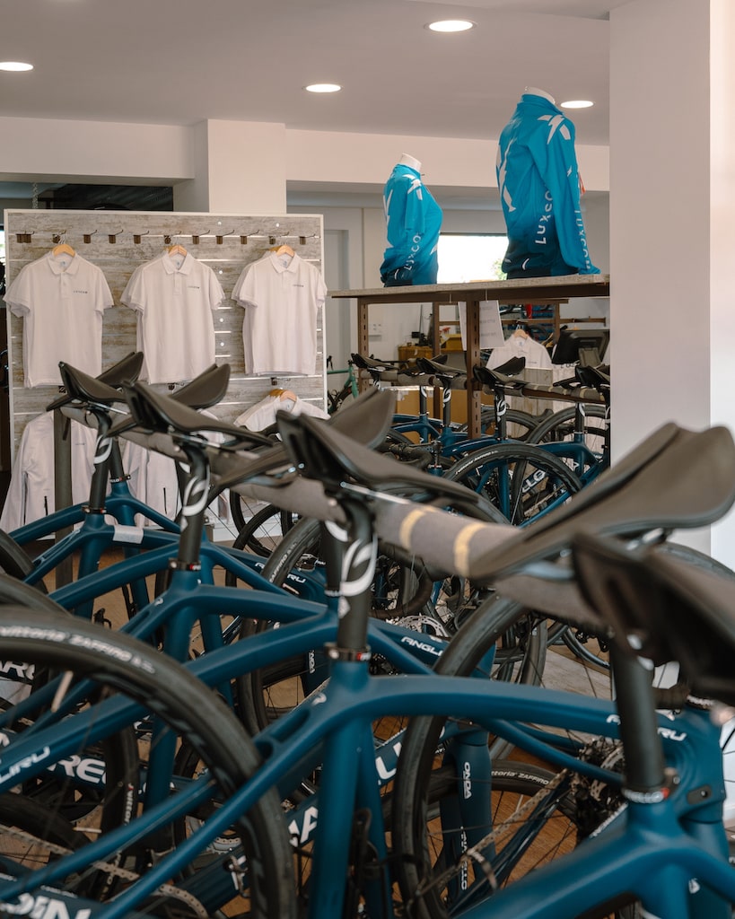 Luxcom shop in Alcúdia with jerseys and Pinarello rental bikes